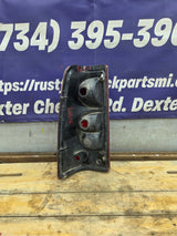 2003-2007 Chevrolet Silverado 1500 2500 3500 HD Passenger Side Tail Light