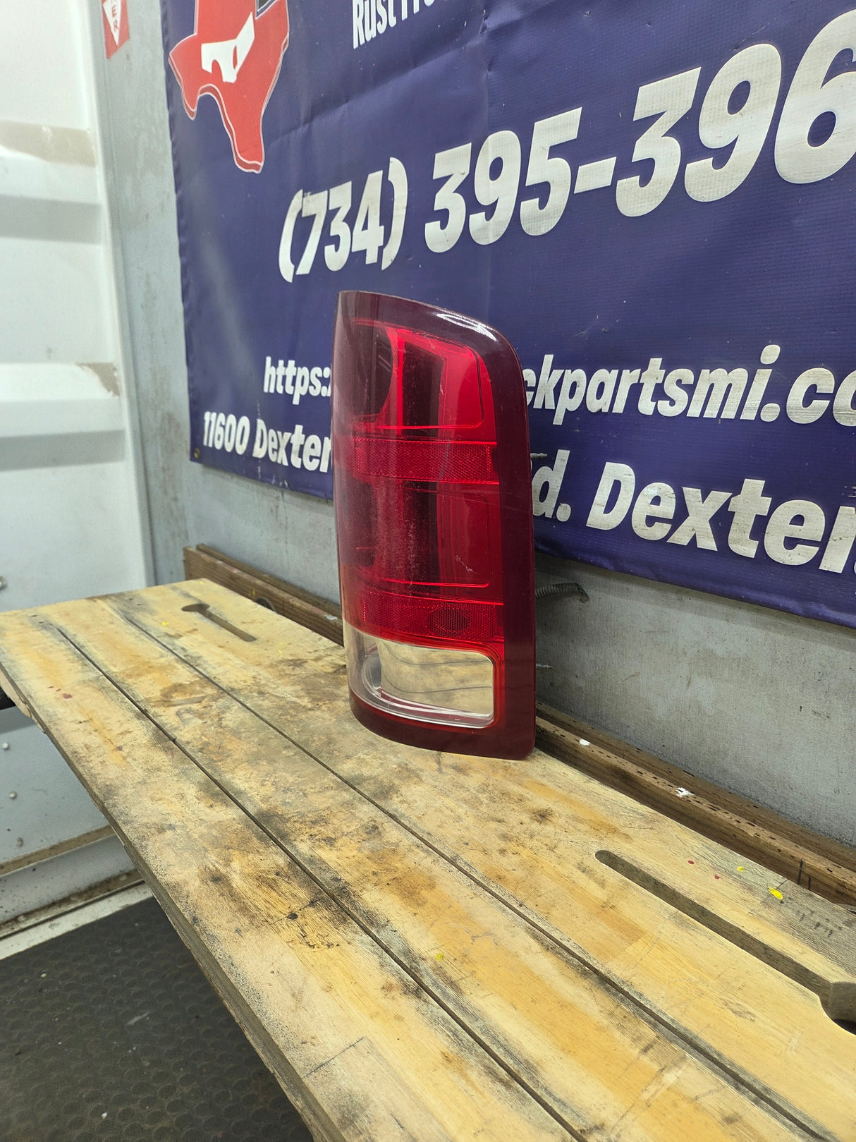 2007-2013 GMC Sierra Passenger Side Tail Light