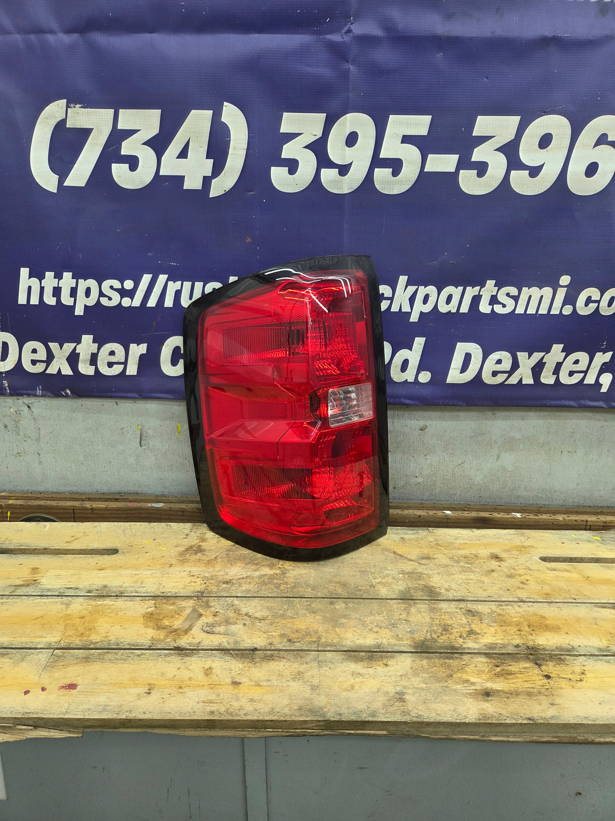 2014-2019 Chevy Silverado Driver Side Halogen Tail Light 84019503