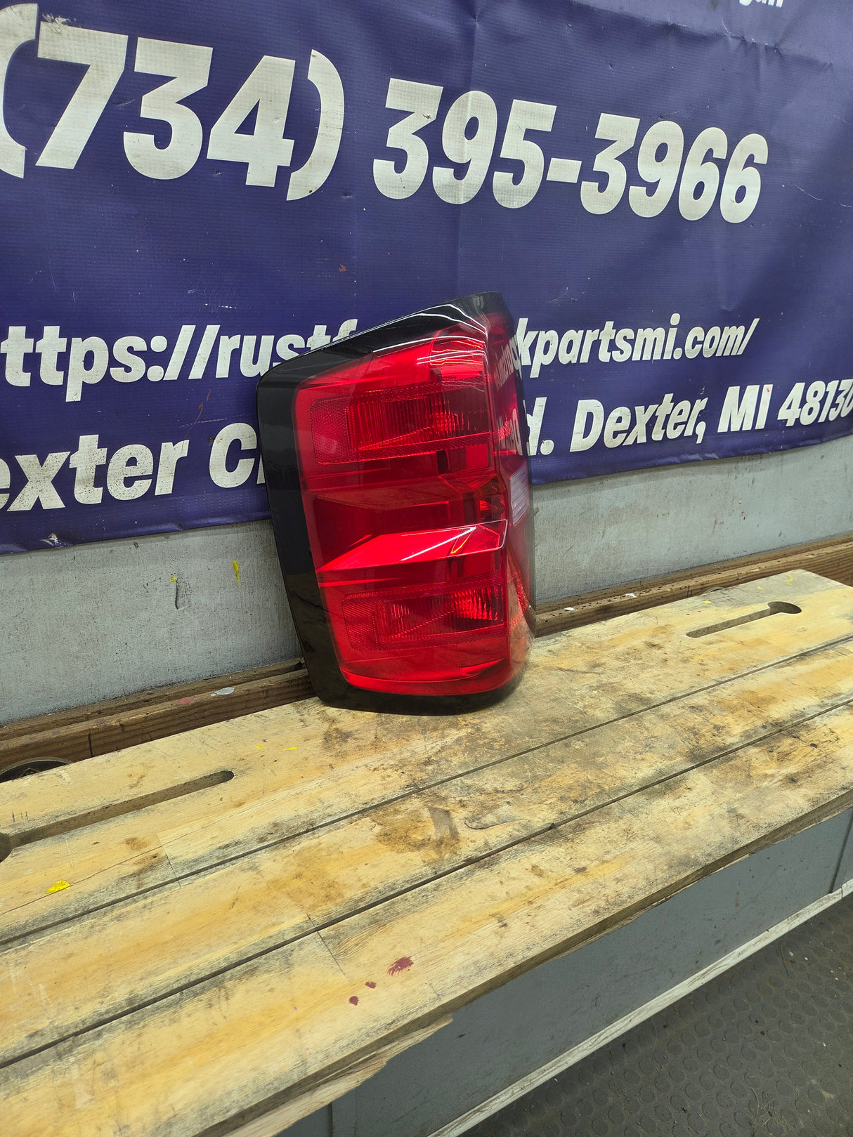 2014-2019 Chevy Silverado Driver Side Halogen Tail Light 84019503