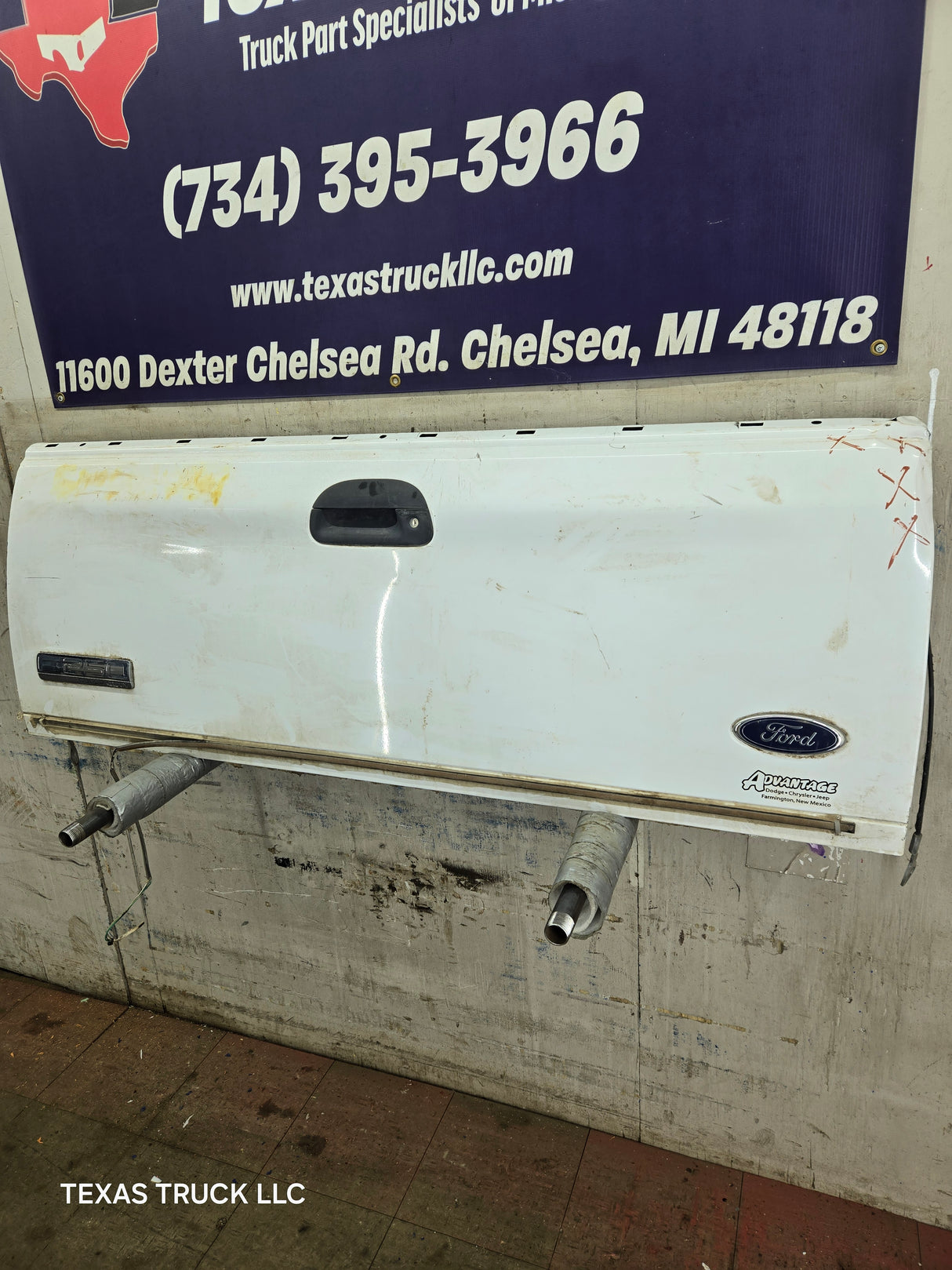 1997-2003 F150 / 1999-2007 Ford F250 F350 F450 F550 Super Duty Tailgate