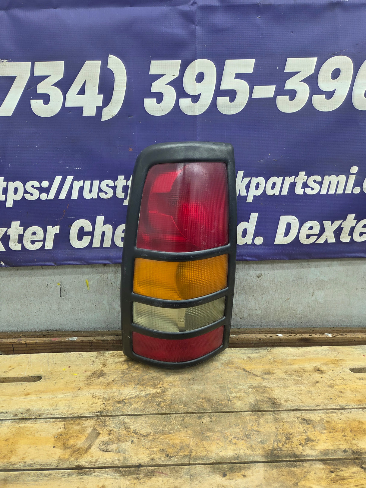 2001–2003 Chevrolet Silverado/GMC 3500 Dually Driver Side Tail Light