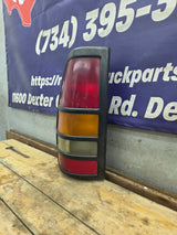 2001–2003 Chevrolet Silverado/GMC 3500 Dually Driver Side Tail Light