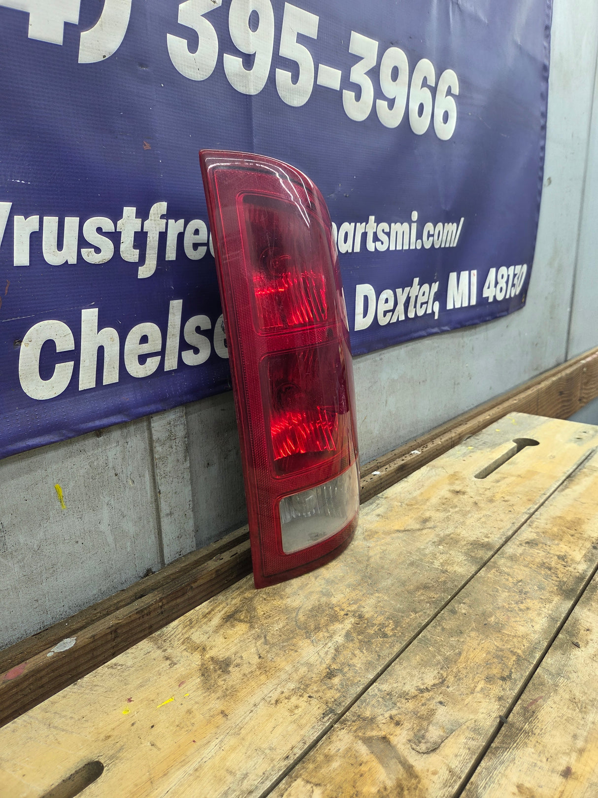 2003-2006 Dodge Ram 3rd Gen Passenger Side Tail Light 55077116