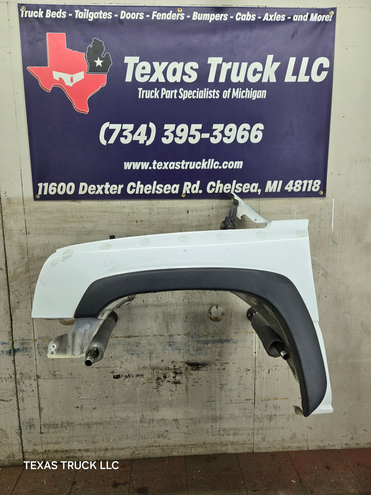 2003-2007 Chevrolet Silverado / Tahoe / Suburban 1500 2500 3500 HD LH Driver Side "Cateye" Front Fender - Summit White