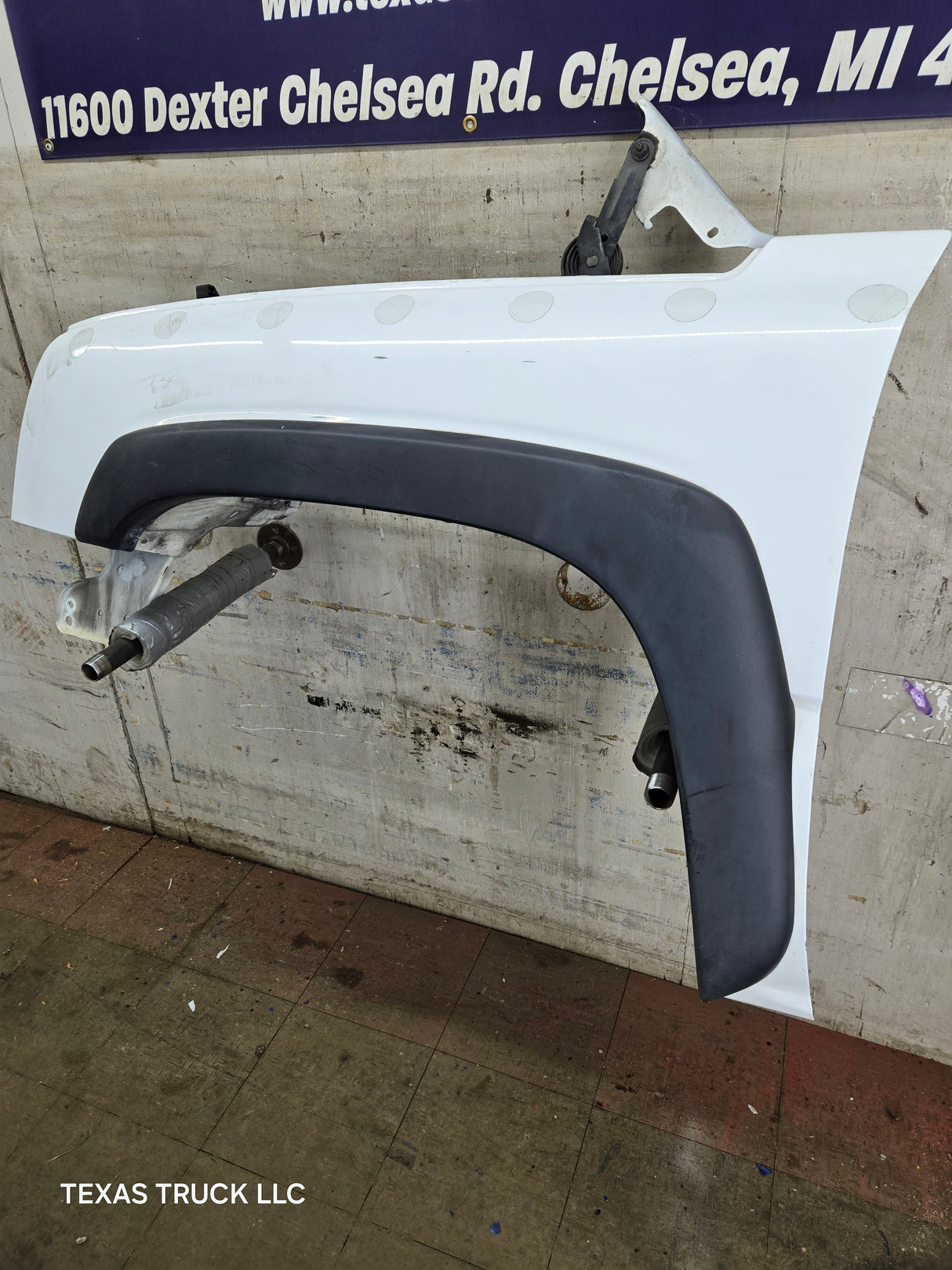 2003-2007 Chevrolet Silverado / Tahoe / Suburban 1500 2500 3500 HD LH Driver Side "Cateye" Front Fender - Summit White