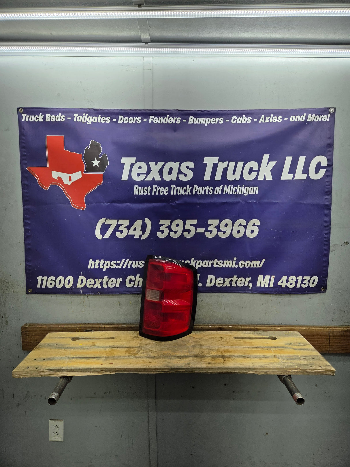 2014-2019 Chevy Silverado Passenger Side Halogen Tail Light
