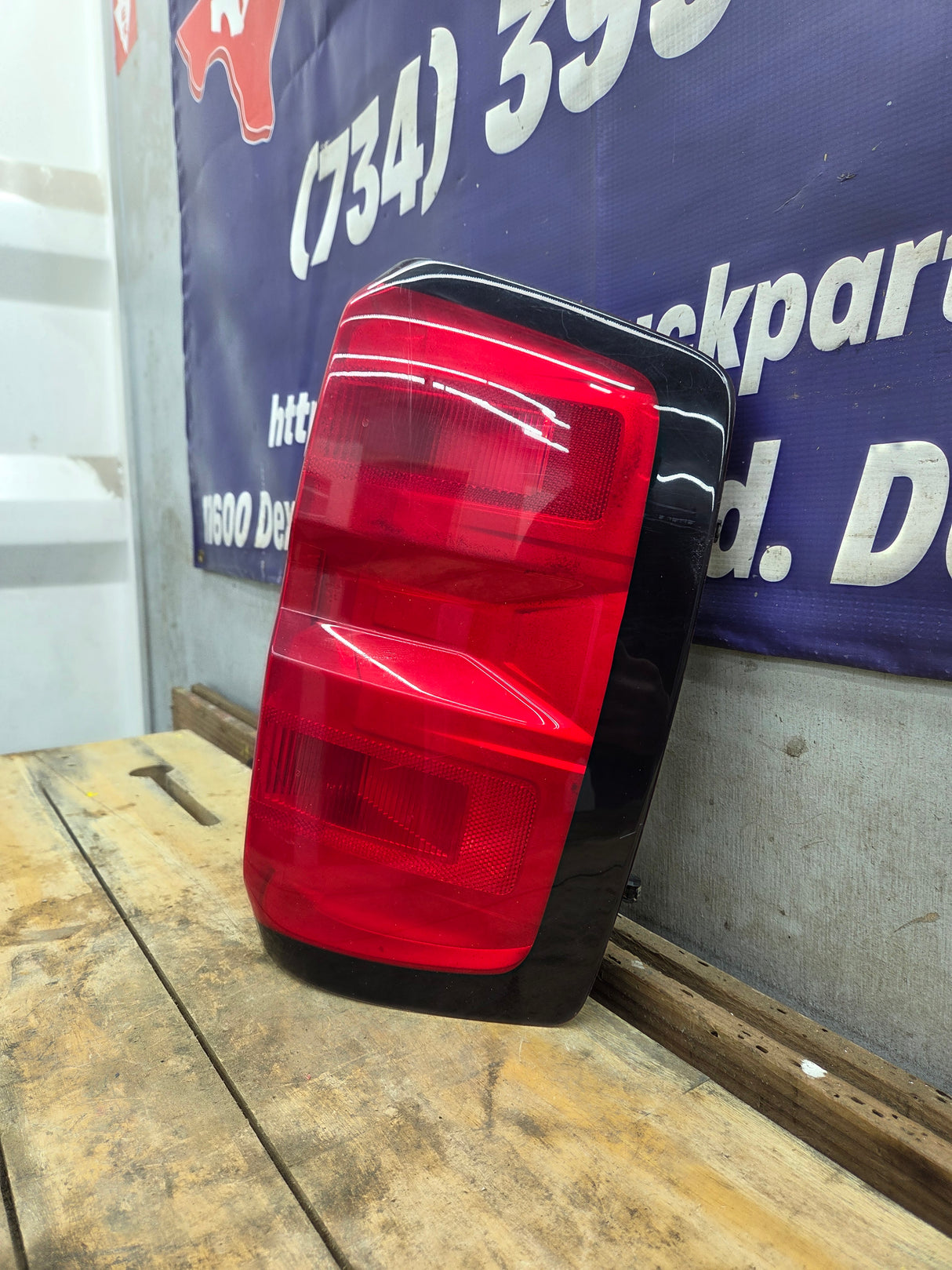 2014-2019 Chevy Silverado Passenger Side Halogen Tail Light