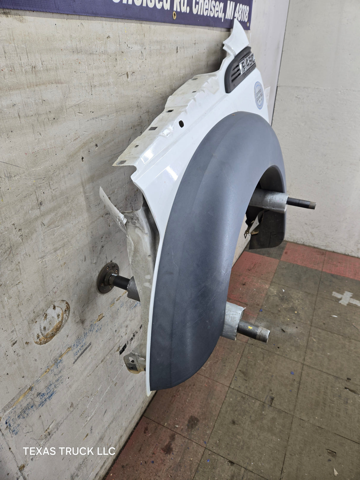 2011-2016 Ford Super Duty F450 F550 LH Driver Side Front Fender