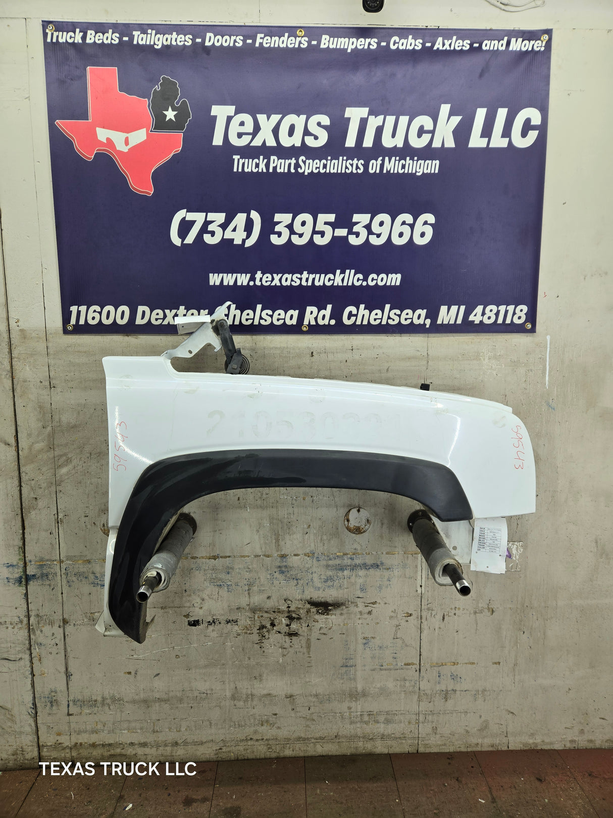 2003-2007 Chevrolet Silverado / Tahoe / Suburban 1500 2500 3500 HD RH Passenger Side "Cateye" Front Fender - Summit White