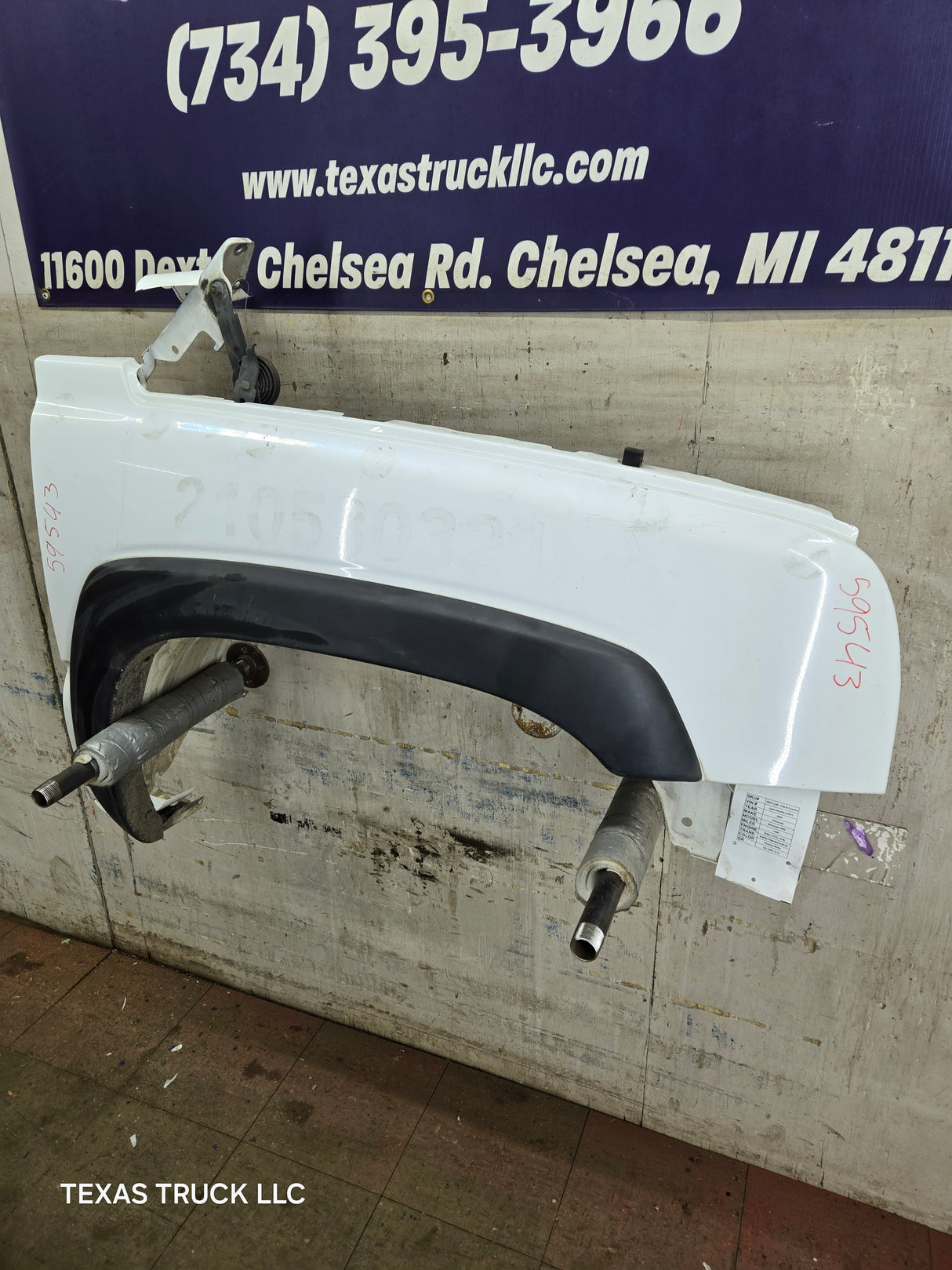 2003-2007 Chevrolet Silverado / Tahoe / Suburban 1500 2500 3500 HD RH Passenger Side "Cateye" Front Fender - Summit White
