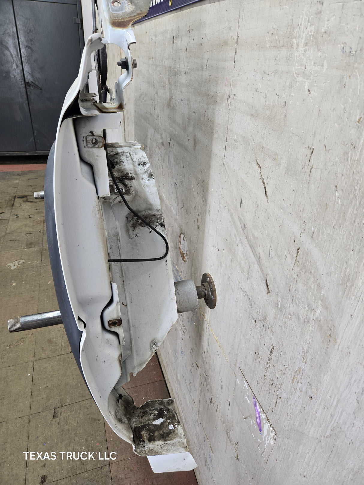2003-2007 Chevrolet Silverado / Tahoe / Suburban 1500 2500 3500 HD LH Driver Side "Cateye" Front Fender - Summit White