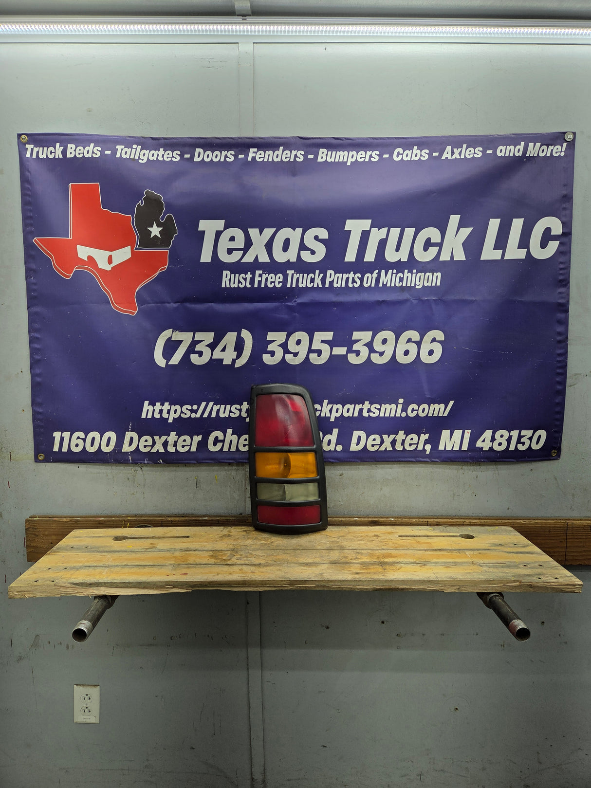 2001–2003 Chevrolet Silverado/GMC 3500 Dually Passenger Side Tail Light