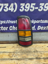 2001–2003 Chevrolet Silverado/GMC 3500 Dually Passenger Side Tail Light