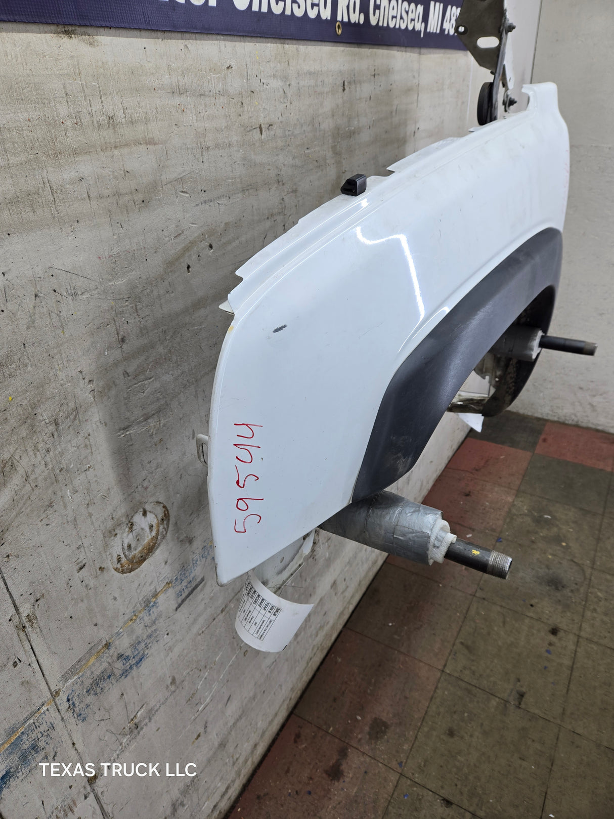 2003-2007 Chevrolet Silverado / Tahoe / Suburban 1500 2500 3500 HD LH Driver Side "Cateye" Front Fender - Summit White