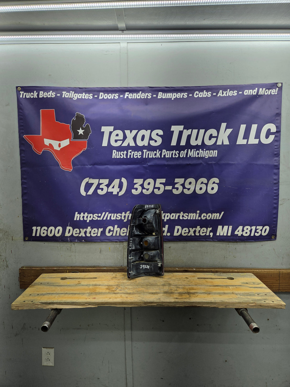 2001–2003 Chevrolet Silverado/GMC 3500 Dually Passenger Side Tail Light