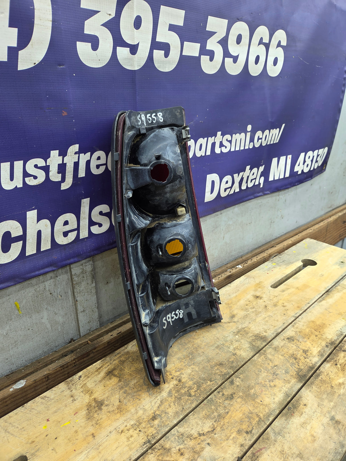 2001–2003 Chevrolet Silverado/GMC 3500 Dually Passenger Side Tail Light