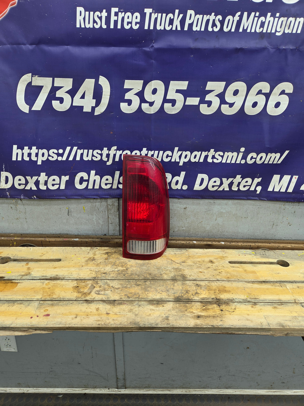 1999-2007 Ford Super Duty Passenger Side Tail Light F250 F350 F450 F550