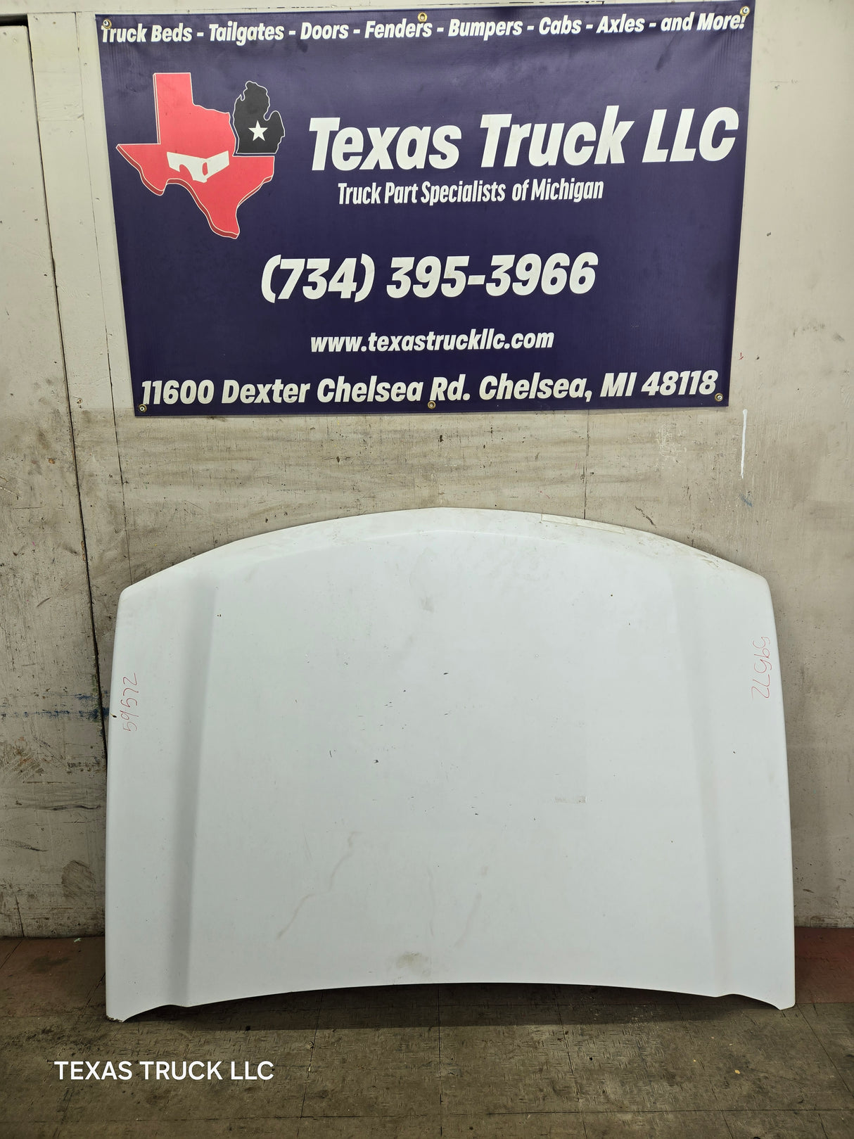 2003-2006 Chevrolet Silverado 2500 3500 Cateye HD Hood OEM - Summit White