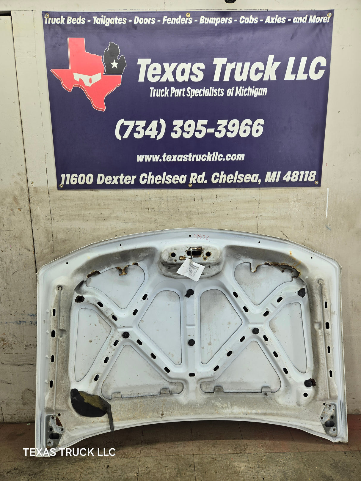 2003-2006 Chevrolet Silverado 2500 3500 Cateye HD Hood OEM - Summit White
