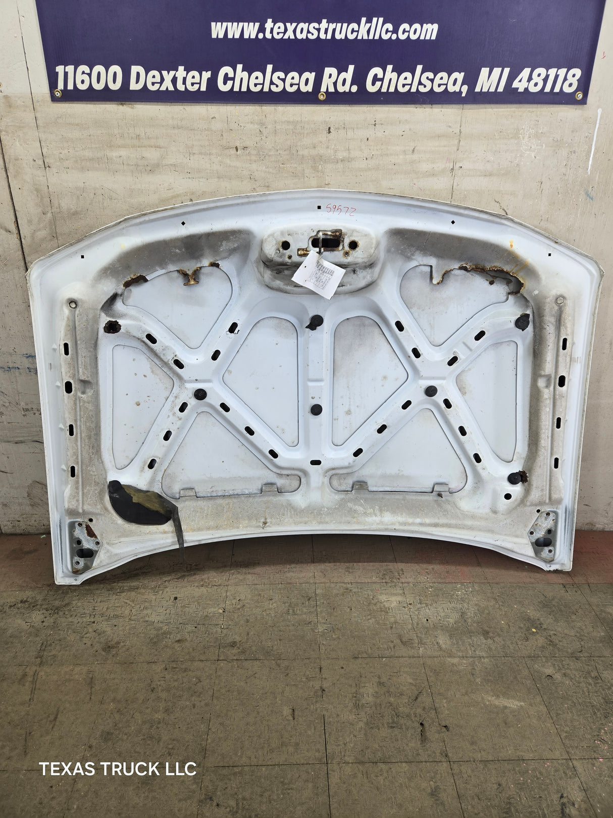 2003-2006 Chevrolet Silverado 2500 3500 Cateye HD Hood OEM - Summit White
