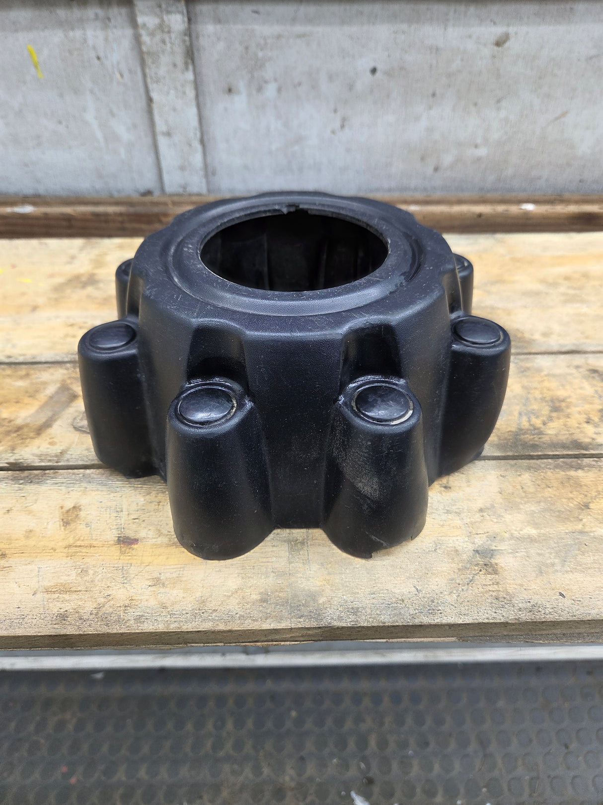 1999-2007 Ford Super Duty Black Front Hub Cap 4wd Center Cap SRW 8 LUG