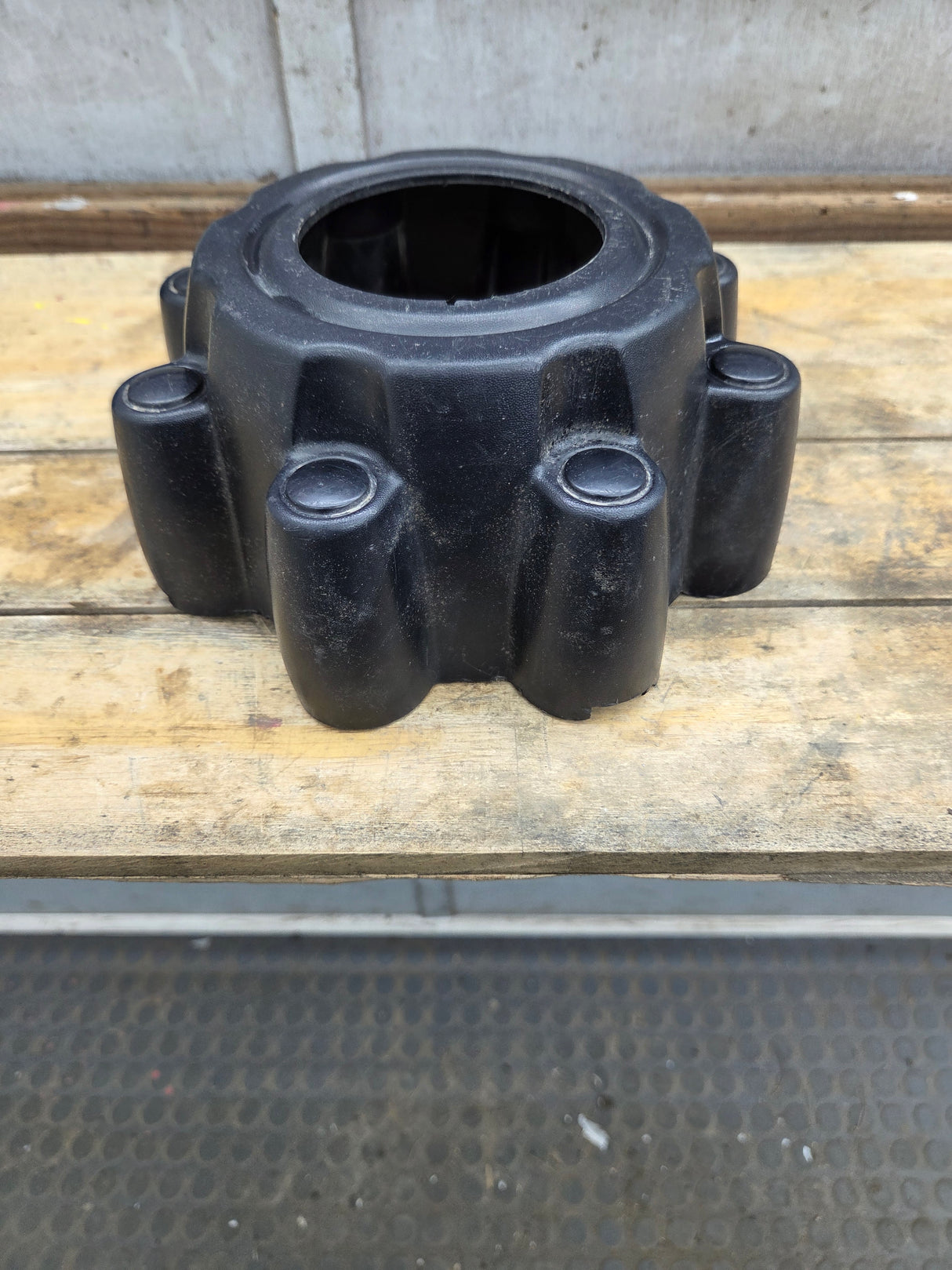 1999-2007 Ford Super Duty Black Front Hub Cap 4wd Center Cap SRW 8 LUG