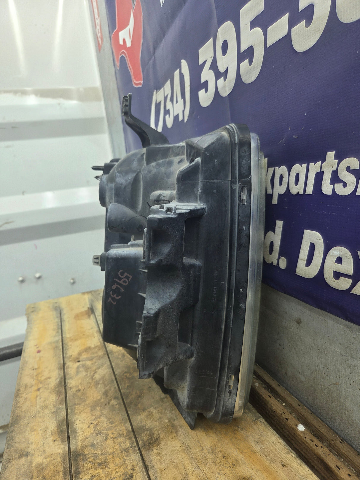 2008-2010 Ford Super Duty F250 F350 F450 F550 LH Driver Side Composite Head Light 44ZH-1849B 8C24-13006-A