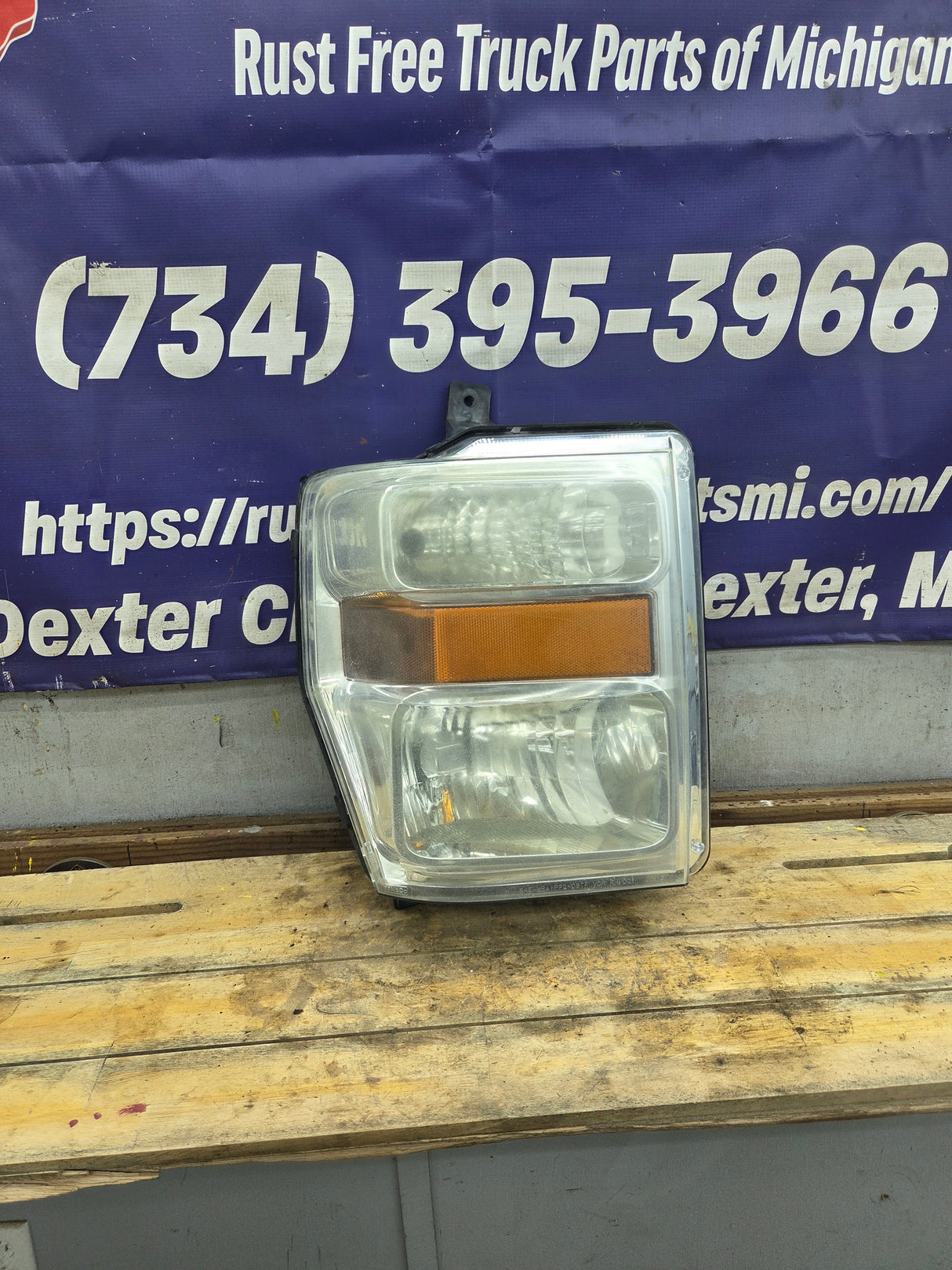 2008-2010 Ford Super Duty F250 F350 F450 F550 RH Passenger Side Composite Head Light 8C24-13005-A