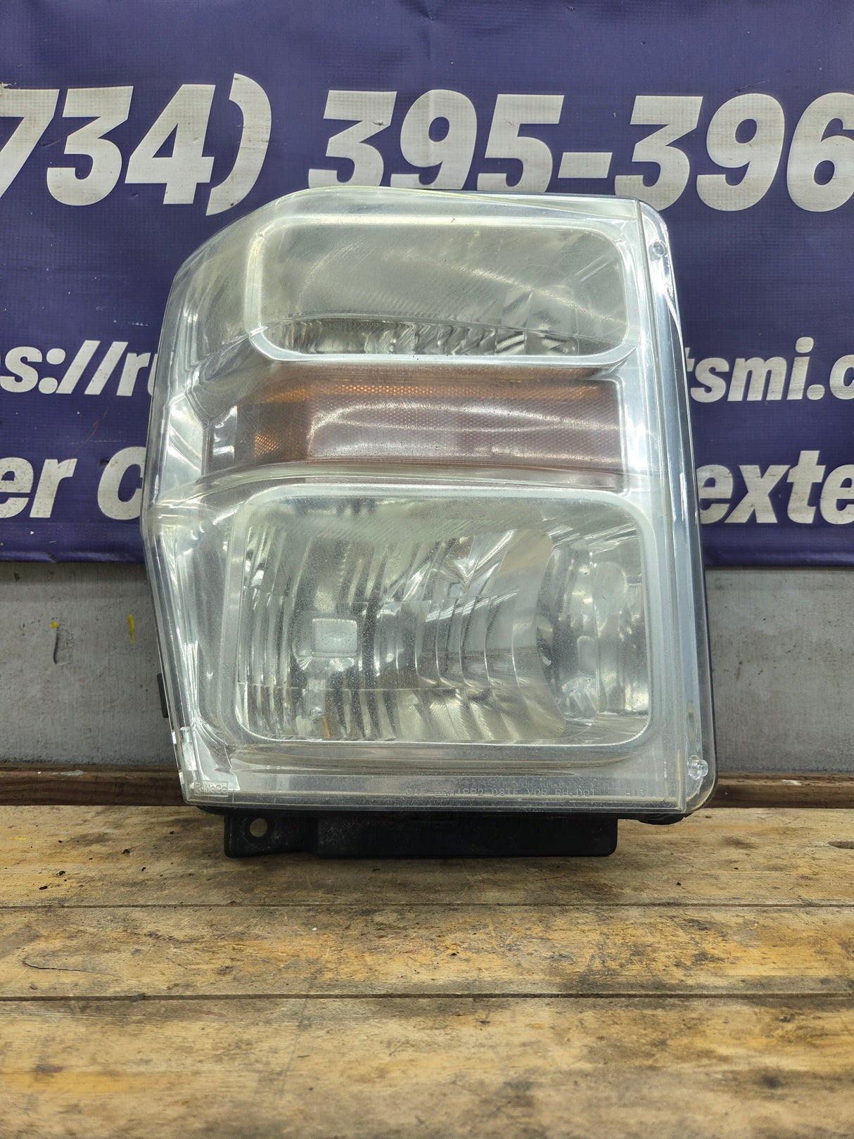 2008-2010 Ford Super Duty F250 F350 F450 F550 RH Passenger Side Composite Head Light 8C24-13005-A