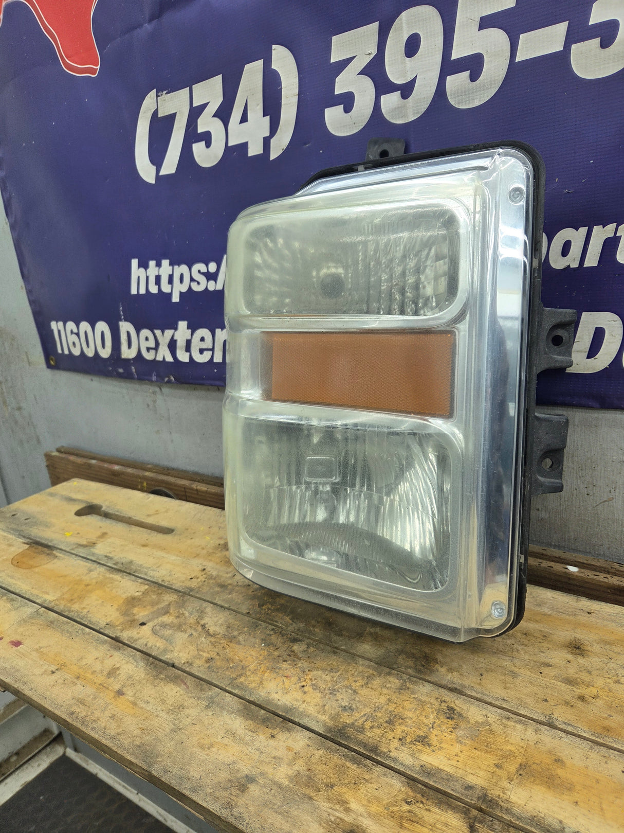 2008-2010 Ford Super Duty F250 F350 F450 F550 RH Passenger Side Composite Head Light 8C24-13005-A