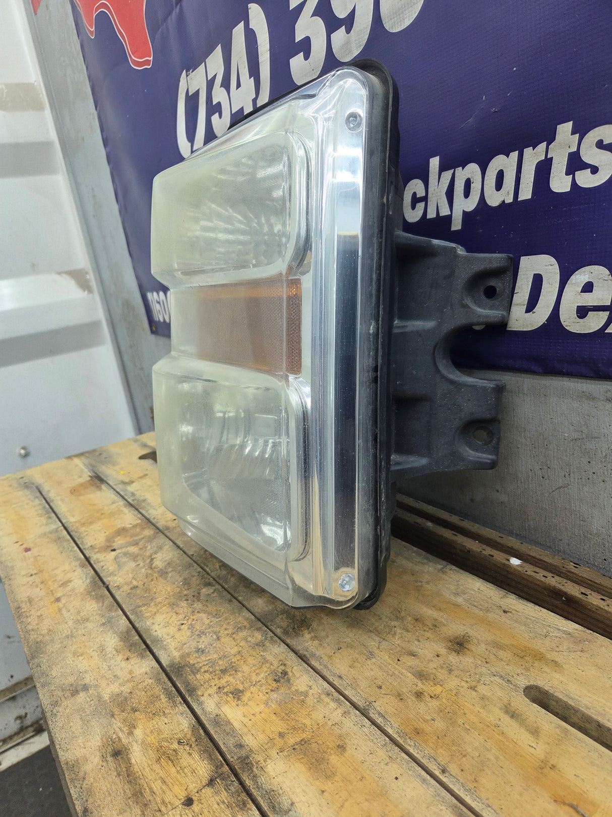 2008-2010 Ford Super Duty F250 F350 F450 F550 RH Passenger Side Composite Head Light 8C24-13005-A
