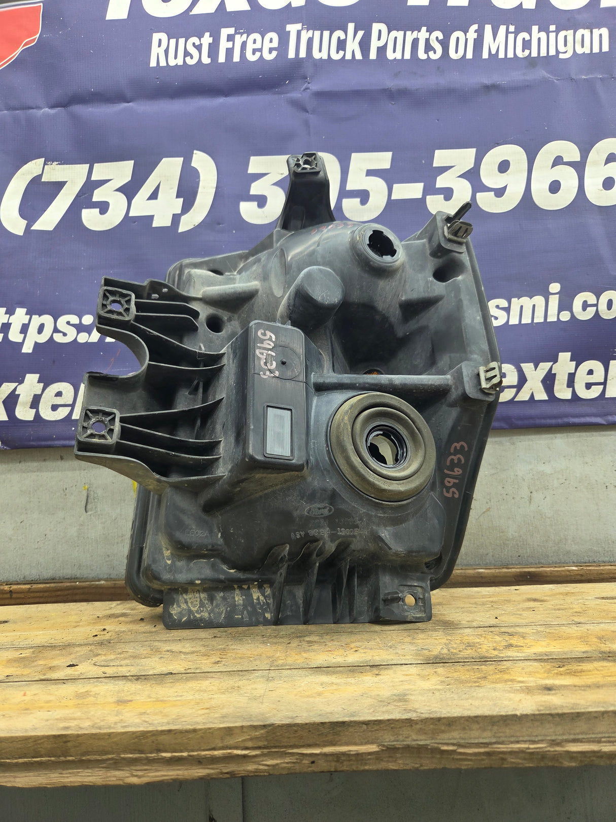 2008-2010 Ford Super Duty F250 F350 F450 F550 RH Passenger Side Composite Head Light 8C24-13005-A