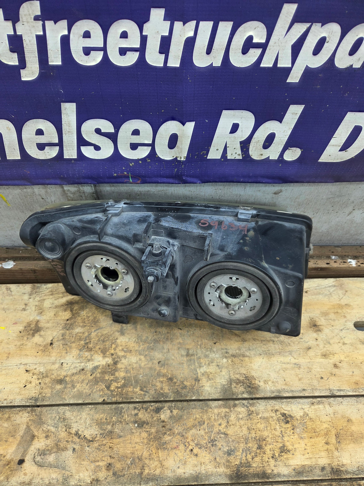2003-2007 Chevrolet Silverado LH Driver Side Headlight Assembly - 10396913