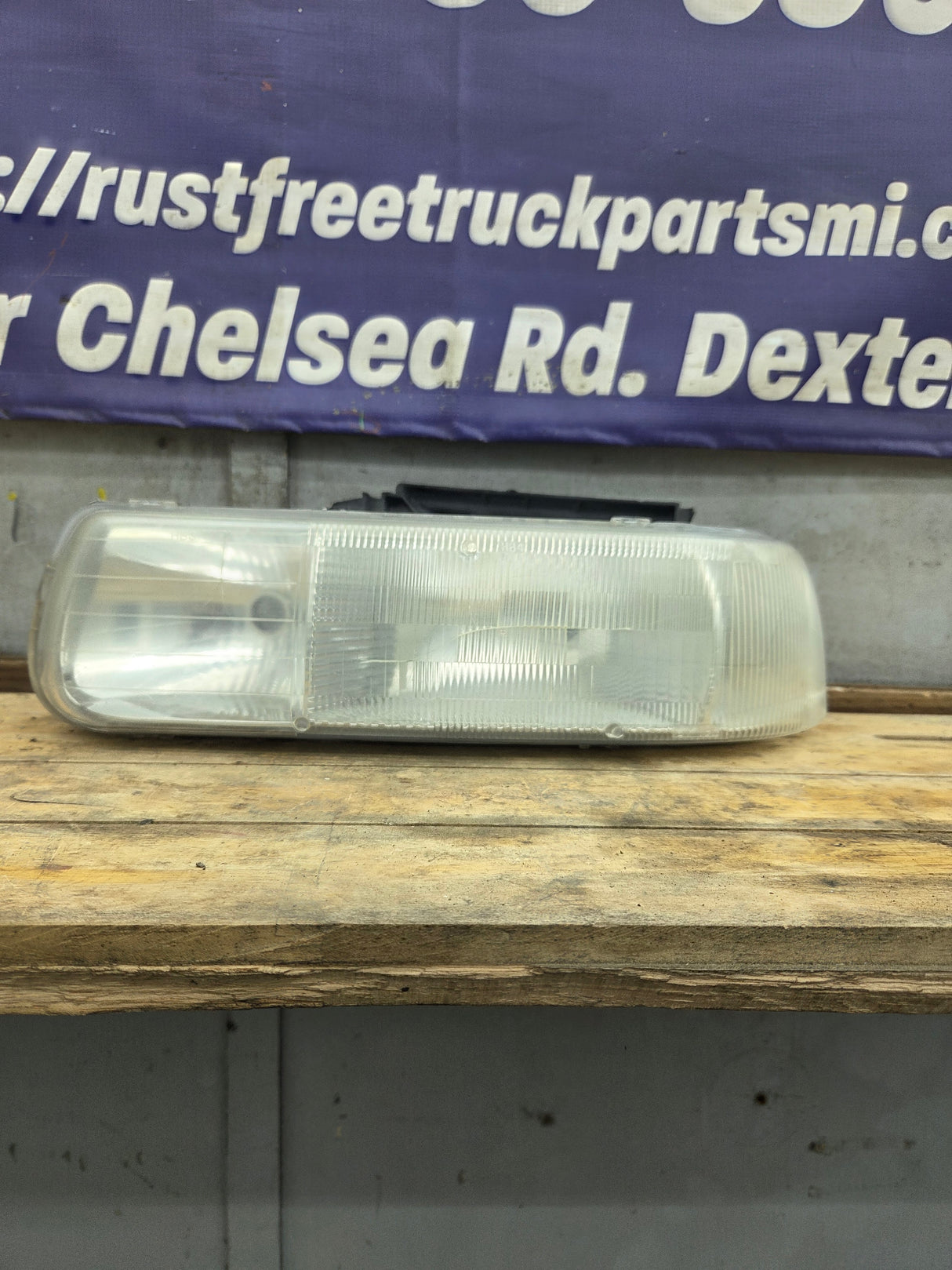 1999-2002 Chevrolet Silverado LH Driver Side Headlight Assembly -16526133
