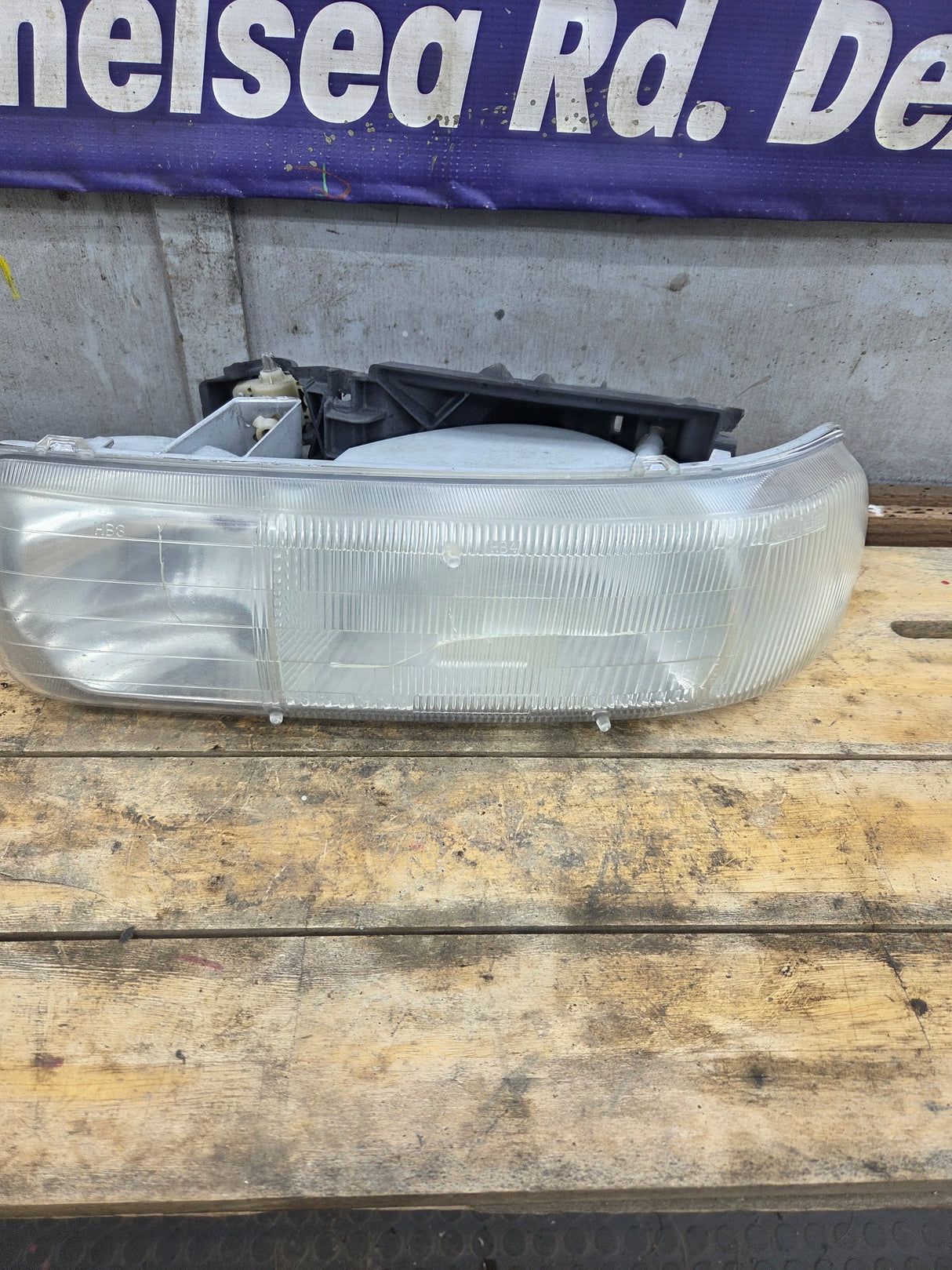 1999-2002 Chevrolet Silverado LH Driver Side Headlight Assembly -16526133