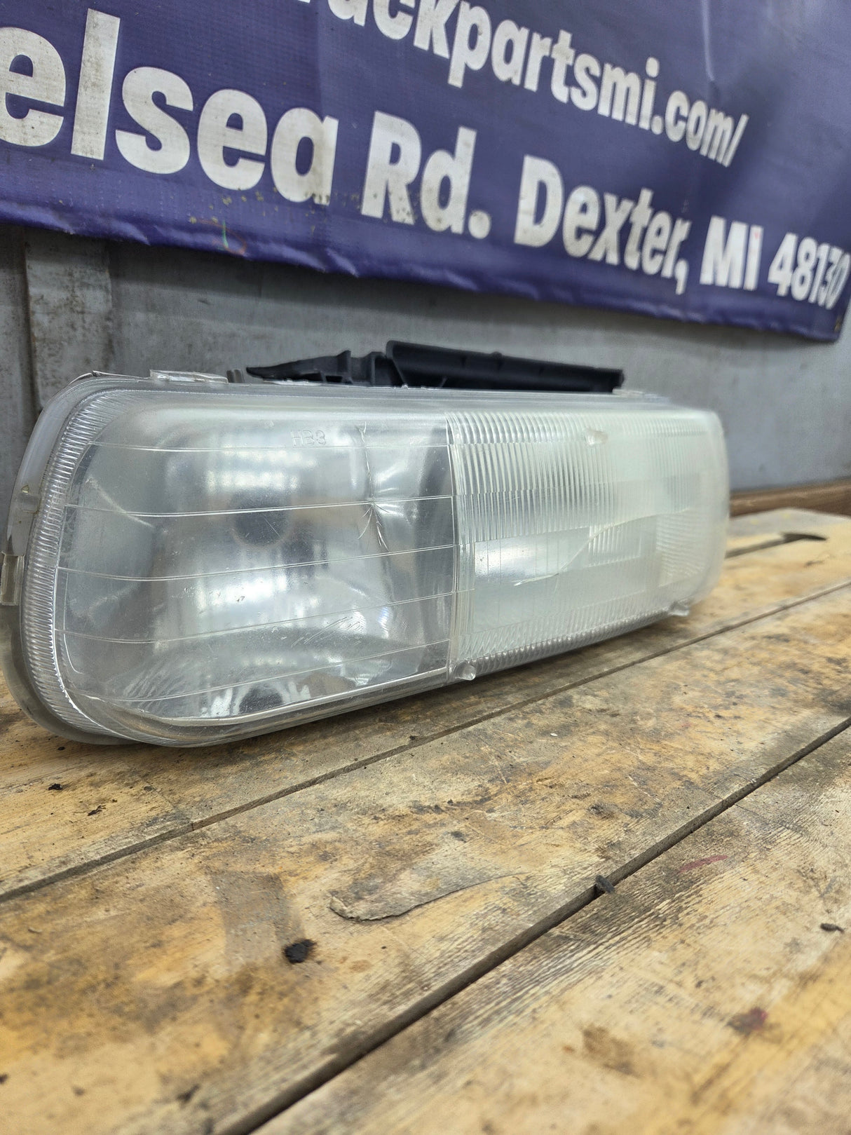 1999-2002 Chevrolet Silverado LH Driver Side Headlight Assembly -16526133