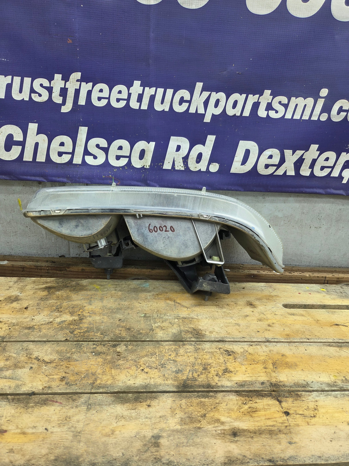 1999-2002 Chevrolet Silverado LH Driver Side Headlight Assembly -16526133