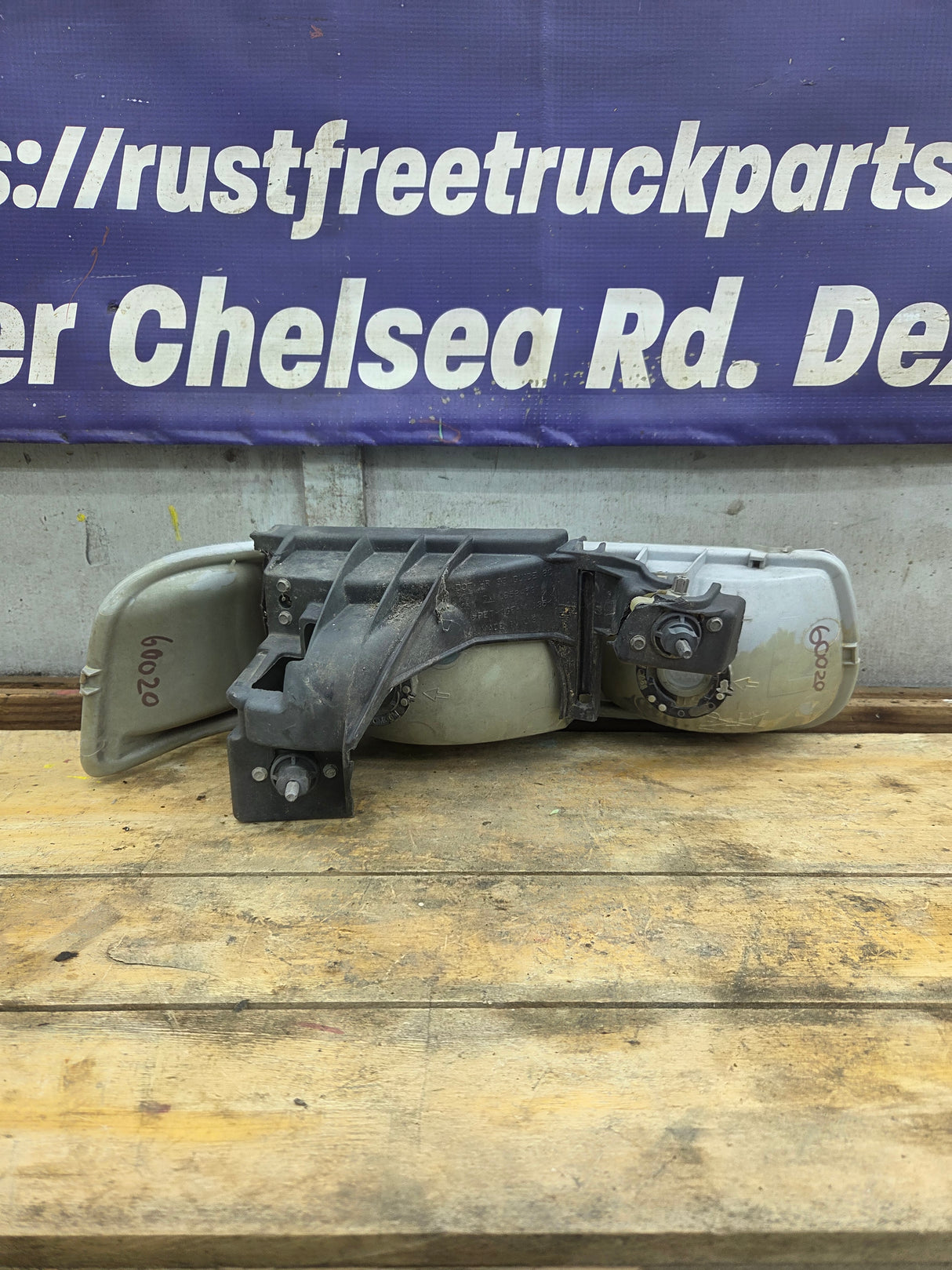 1999-2002 Chevrolet Silverado LH Driver Side Headlight Assembly -16526133