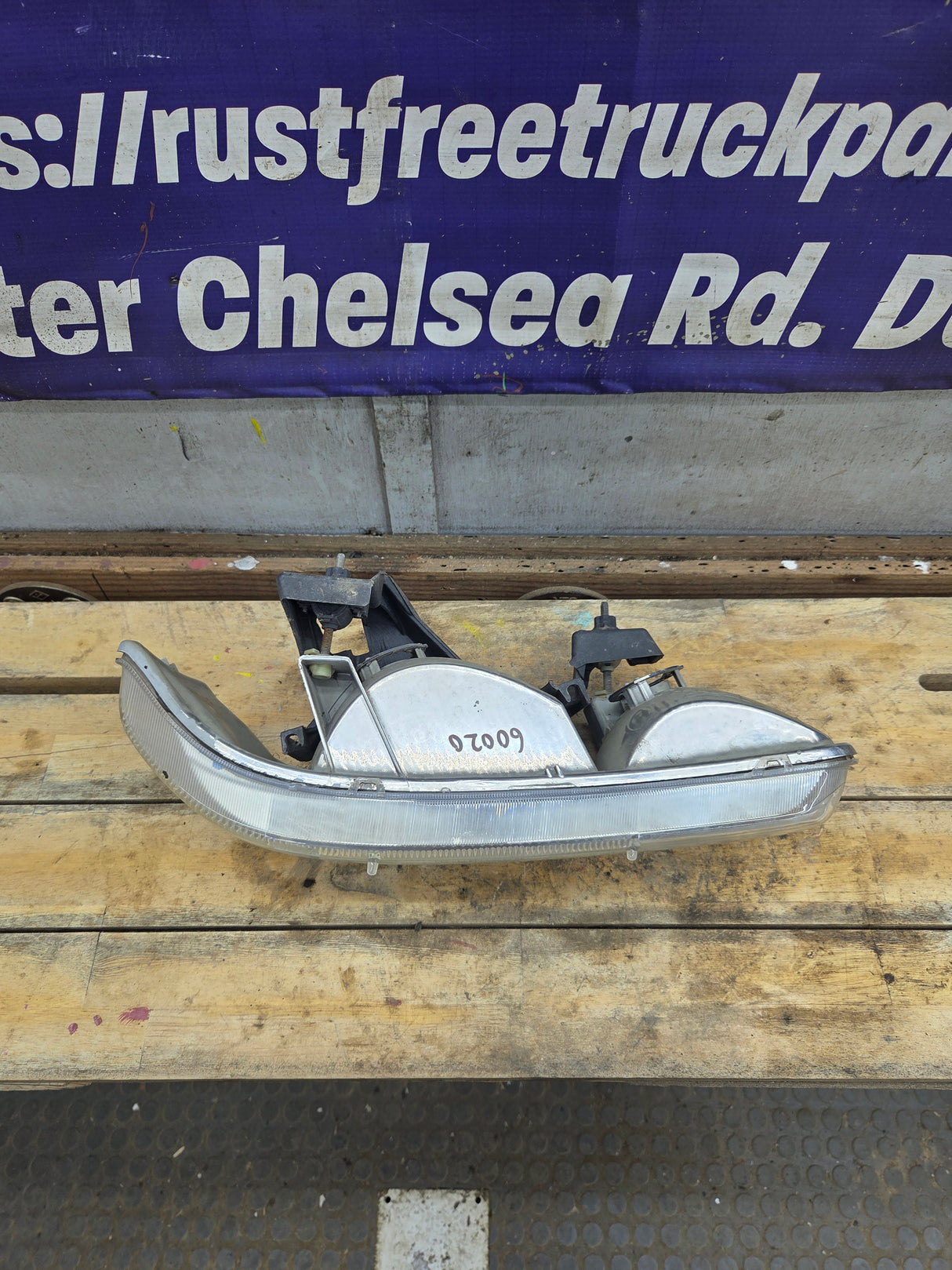 1999-2002 Chevrolet Silverado LH Driver Side Headlight Assembly -16526133
