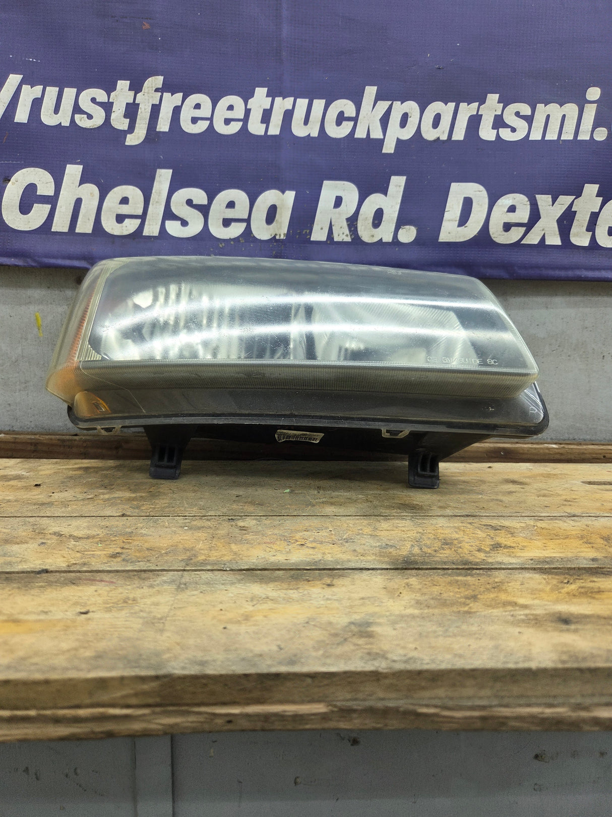2003-2007 Chevrolet Silverado RH Passenger Side Headlight Assembly - 10396912