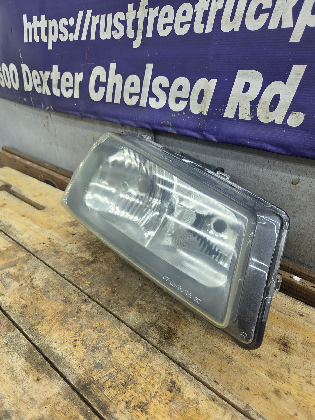 2003-2007 Chevrolet Silverado RH Passenger Side Headlight Assembly - 10396912
