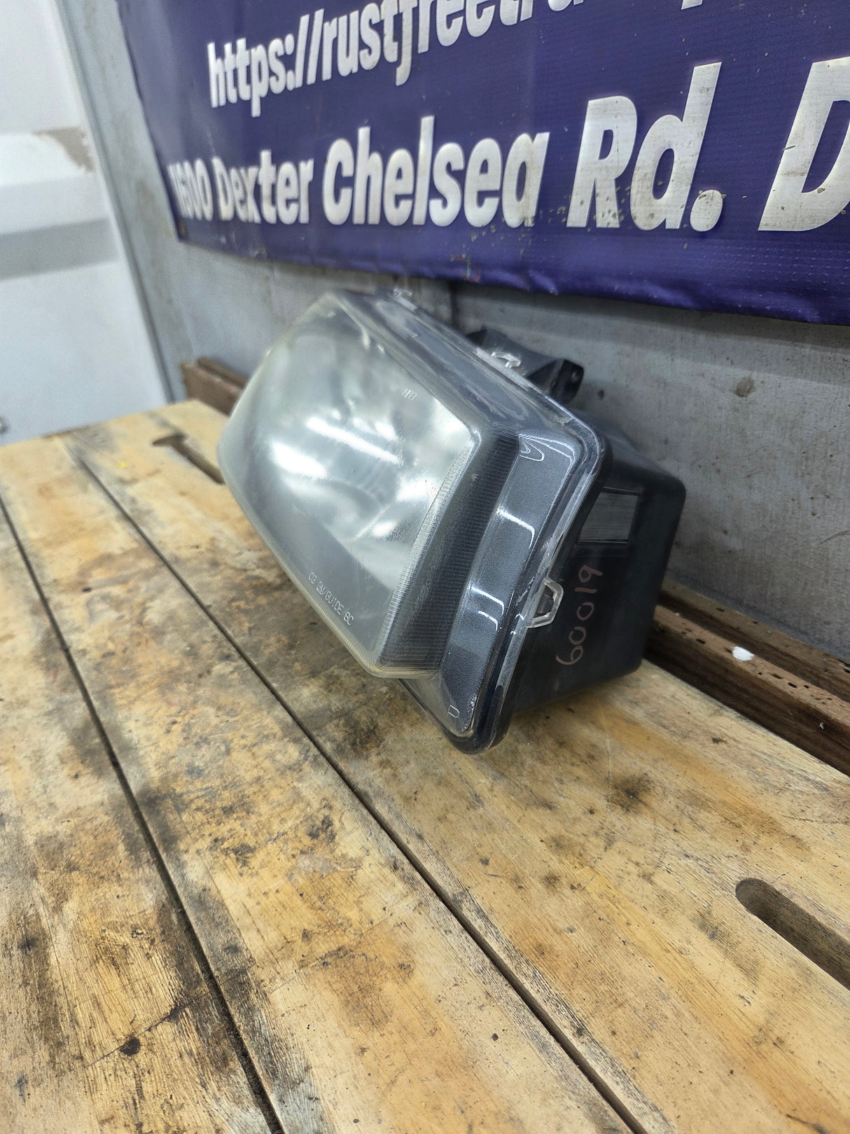 2003-2007 Chevrolet Silverado RH Passenger Side Headlight Assembly - 10396912