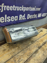 2003-2007 Chevrolet Silverado RH Passenger Side Headlight Assembly - 10396912