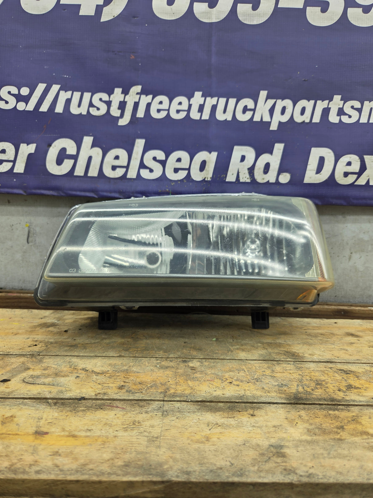 2003-2007 Chevrolet Silverado LH Driver Side Headlight Assembly - 10396913