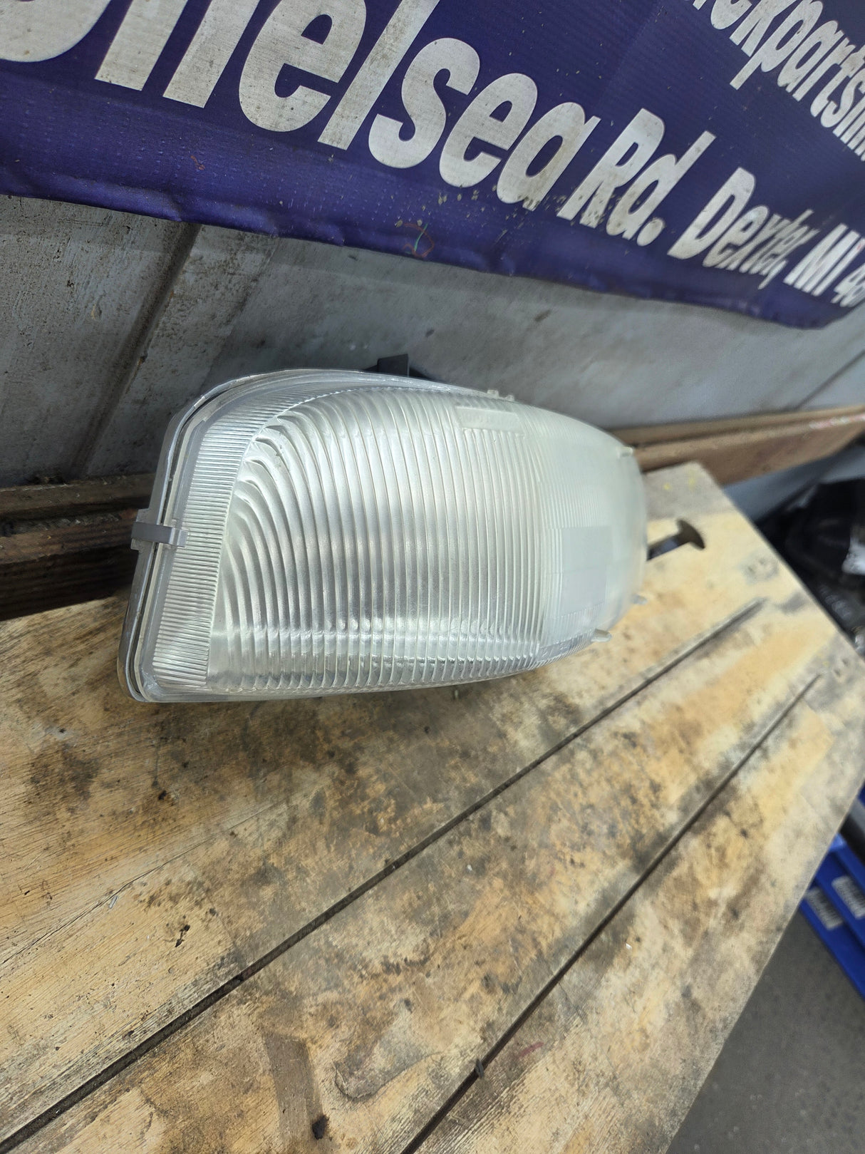 1999-2002 Chevrolet Silverado RH Passenger Side Headlight Assembly -16526134