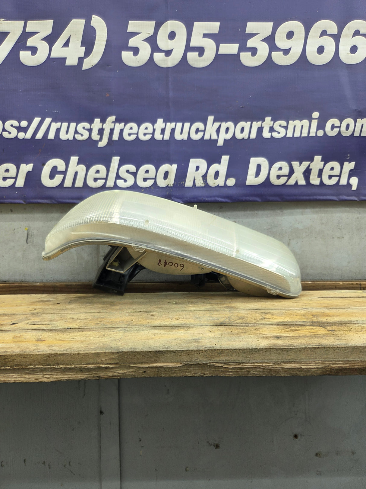 1999-2002 Chevrolet Silverado RH Passenger Side Headlight Assembly -16526134