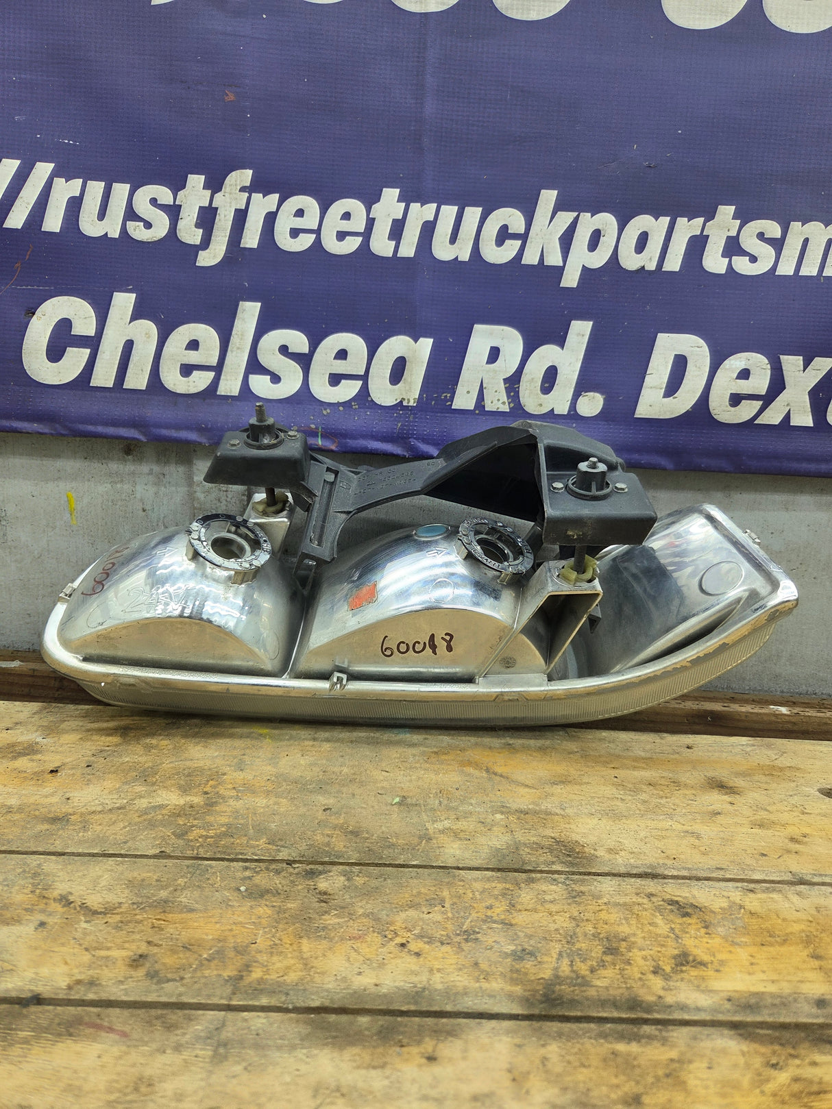 1999-2002 Chevrolet Silverado RH Passenger Side Headlight Assembly -16526134