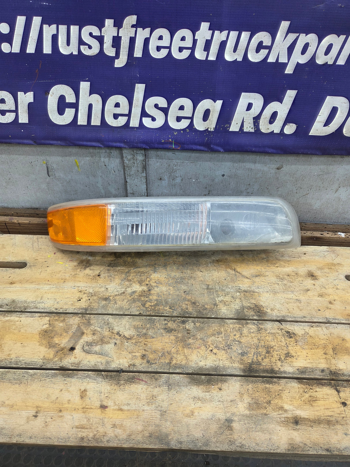 1999-2002 Chevrolet Silverado RH Passenger Side Marker / Turn Signal - 15199559