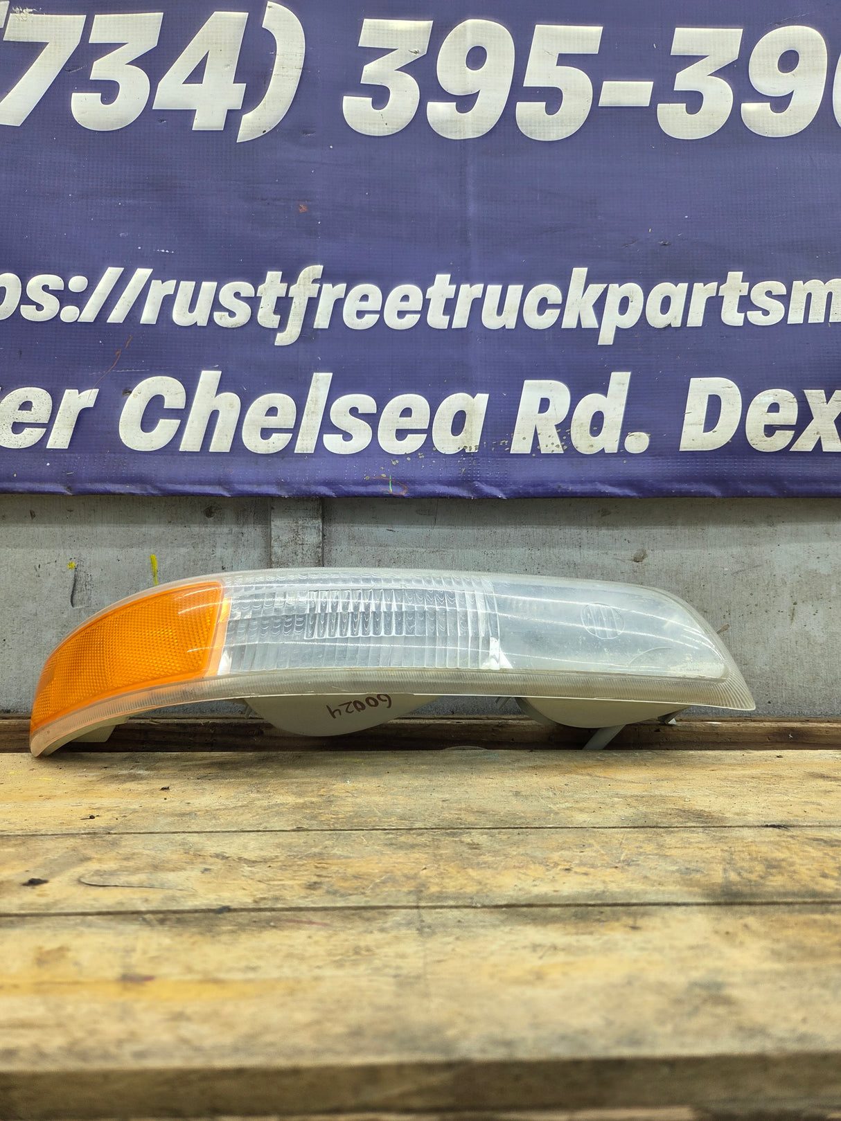 1999-2002 Chevrolet Silverado RH Passenger Side Marker / Turn Signal - 15199559